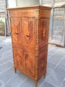 Rarissima credenzina "bottega Maggiolini"